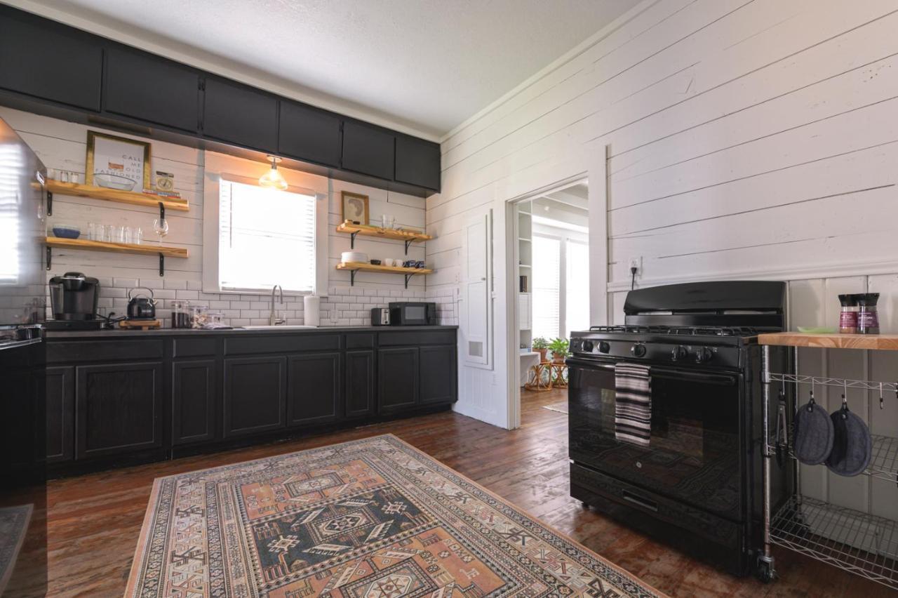 Restored 1930S Uptown Bungalow 2 Min. To Magnolia Waco Exterior foto